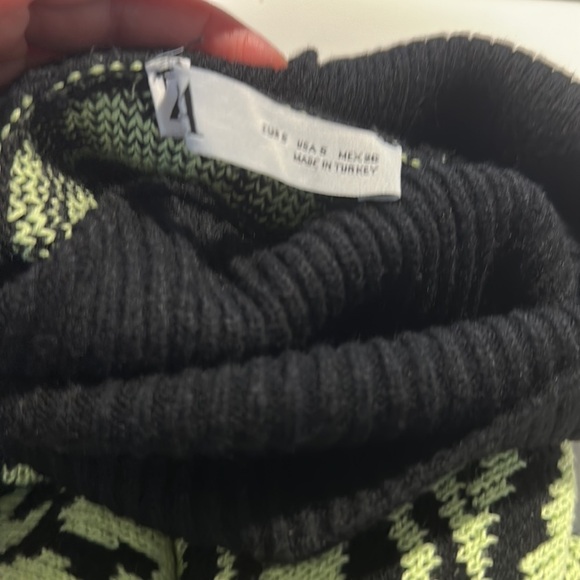 NWOT. Zara Black/Green Printed Knit Sweater. Size S. - Picture 4 of 8